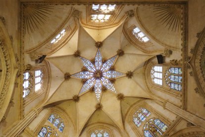 Bóveda calada estrellada de la capilla de los Condestables.