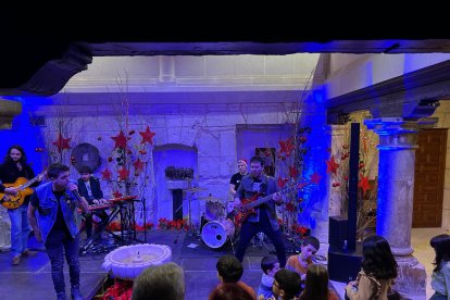 Pequeño Rock and Roll: la Edad Dorada del pop español, con Hilarama, en el Palacio de Castilfalé.