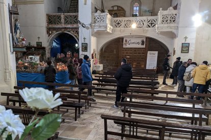 Los belenes ocupan los brazos del templo.