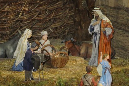 El nacimiento de Jesús, en el belén monumental.
