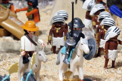 Dos personajes curiosos en un belén: Don Quijote y Sancho Panza.