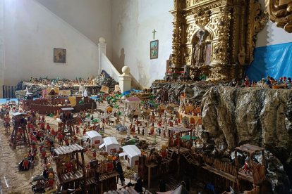 Miles de piezas conforman el belén de Playmobil.