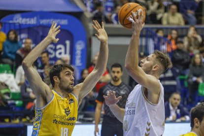 Imagen del partido entre el Recoletas Salud San Pablo Burgos y el Gran Canaria.