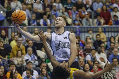 Imagen del partido entre el Recoletas Salud San Pablo Burgos y el Gran Canaria.