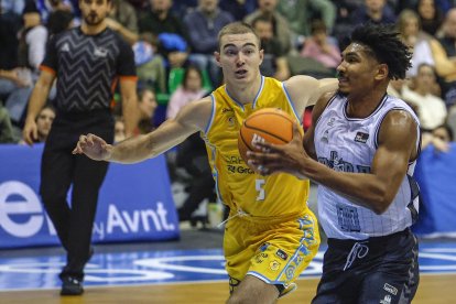 Imagen del partido entre el Recoletas Salud San Pablo Burgos y el Gran Canaria.