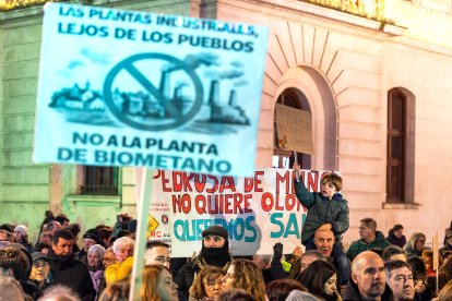 Manifestación contra la planta de biometano en Villangómez.