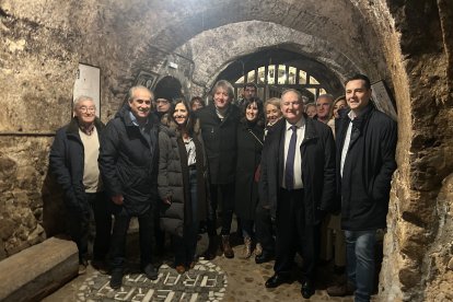 El ministro visitó la fábrica Tubos Aranda y la bodega subterránea Tierra Aranda