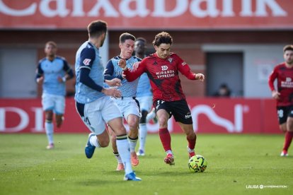 Imagen del partido entre el Mirandés y el Almería.