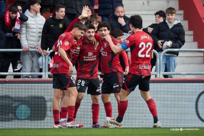 Imagen del partido entre el Mirandés y el Almería.