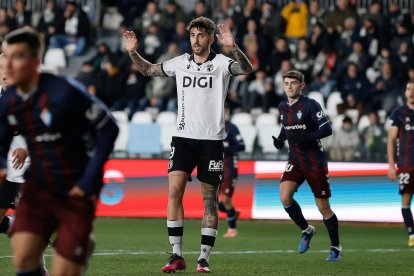 Imagen del partido entre el Burgos CF y el Eibar.