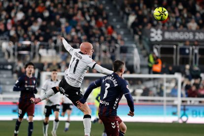 Imagen del partido entre el Burgos CF y el Eibar.