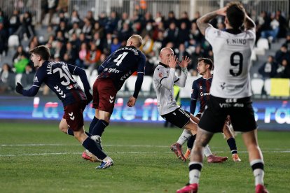 Imagen del partido entre el Burgos CF y el Eibar.