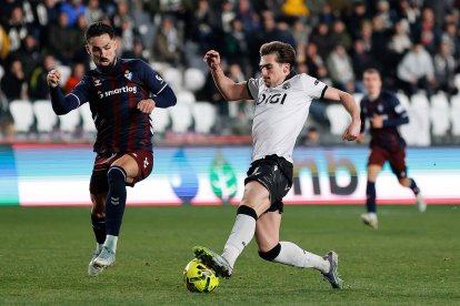 Imagen del partido entre el Burgos CF y el Eibar.