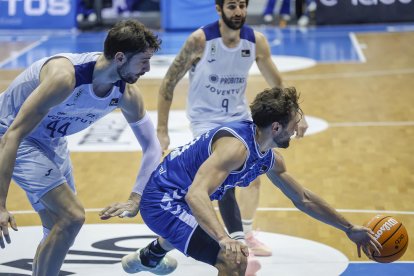 Imagen del partido entre el Recoletas Salud San Pablo Burgos y el Joventut.