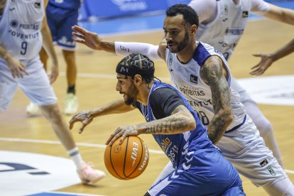 Imagen del partido entre el Recoletas Salud San Pablo Burgos y el Joventut.
