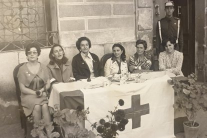 Cuestaciones en la fiesta de la banderita en la plaza del Trigo (septiembre de 1976)