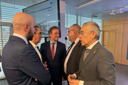 El consejero con el presidente de la Diputación