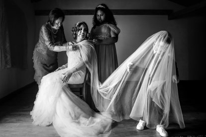 Una de las fotografías nominadas  de la fotógrafa palentina Verónica Muniosguren para los Premios Goya de Fotografía y Vídeo Profesional  creados en Aragón en 1983