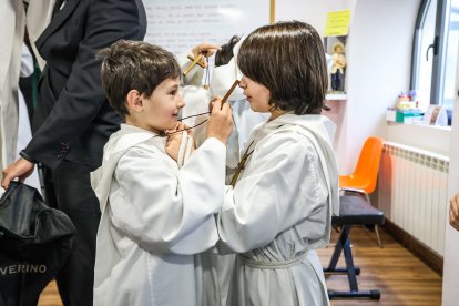 Ensayo previo a la misa cantada de las 12 en la Catedral de Burgos donde se estrenaron las primeras voces femeninas del coro de Puericantores.
