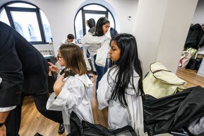 Ensayo previo a la misa cantada de las 12 en la Catedral de Burgos donde se estrenaron las primeras voces femeninas del coro de Puericantores.