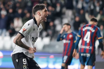 Fer Niño tras marcar el gol de la victoria ante la SD Huesca.