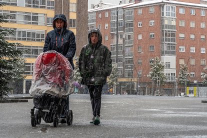 Imagen de la primera nevada en la capital.