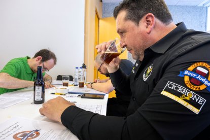 Unas 70 variedades elaboradas en diferentes puntos del país se remitieron a Burgos para la cata final.