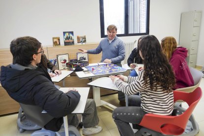 Azael J. Herrero, catedrático en la UEMC y experto en aprendizaje basado en juegos de mesa y gamificación