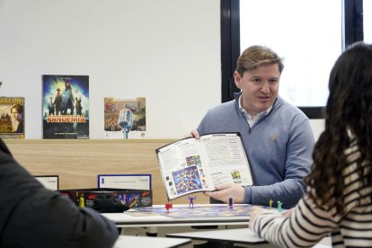 Azael J. Herrero, catedrático en la UEMC y experto en aprendizaje basado en juegos de mesa y gamificación