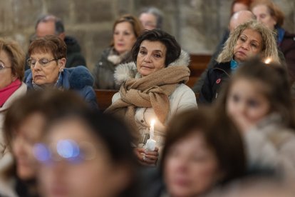 Así ha sido la emotiva cita de los más pequeños con la Virgen de las Candelas en la tradicional Misa de la Luz.