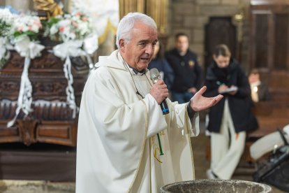 Así ha sido la emotiva cita de los más pequeños con la Virgen de las Candelas en la tradicional Misa de la Luz.