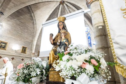 Así ha sido la emotiva cita de los más pequeños con la Virgen de las Candelas en la tradicional Misa de la Luz.