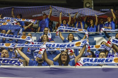 Imagen del partido entre el Recoletas Salud San Pablo Burgos y La Laguna Tenerife.