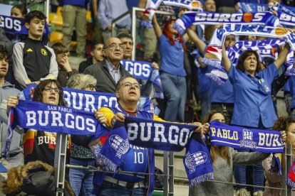 Imagen del partido entre el Recoletas Salud San Pablo Burgos y La Laguna Tenerife.