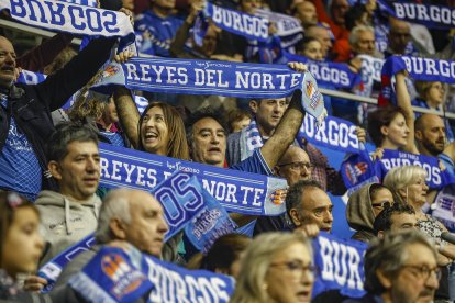 Imagen del partido entre el Recoletas Salud San Pablo Burgos y La Laguna Tenerife.