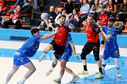 Imagen del partido entre el UBU San Pablo Burgos 2031 y el Contazara Zaragoza.