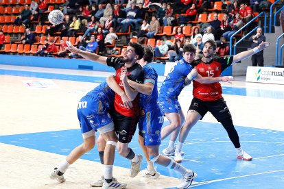 Imagen del partido entre el UBU San Pablo Burgos 2031 y el Contazara Zaragoza.