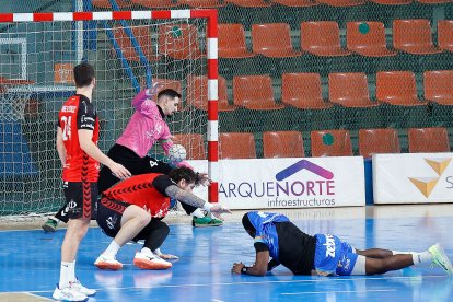 Imagen del partido entre el UBU San Pablo Burgos 2031 y el Contazara Zaragoza.