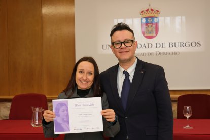Isabel Castrillo Ojeda  recibe su premio.