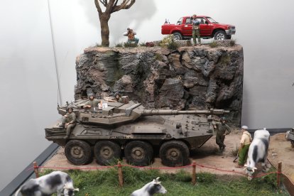 El Ateneo de Palencia acoge una exposición de miniaturas de la Asociación de Miniaturistas Asociados Palentinos que cumple 25 años dedicados al modelismo a escala