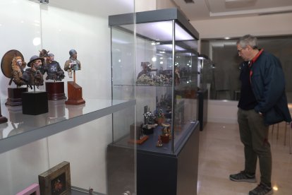 El Ateneo de Palencia acoge una exposición de miniaturas de la Asociación de Miniaturistas Asociados Palentinos que cumple 25 años dedicados al modelismo a escala