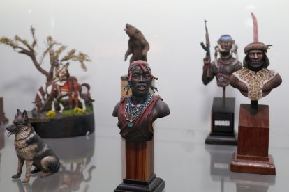 El Ateneo de Palencia acoge una exposición de miniaturas de la Asociación de Miniaturistas Asociados Palentinos que cumple 25 años dedicados al modelismo a escala