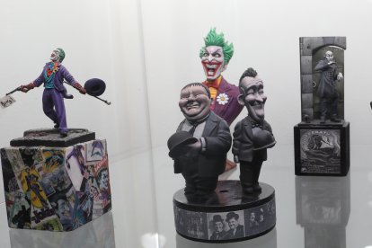 El Ateneo de Palencia acoge una exposición de miniaturas de la Asociación de Miniaturistas Asociados Palentinos que cumple 25 años dedicados al modelismo a escala