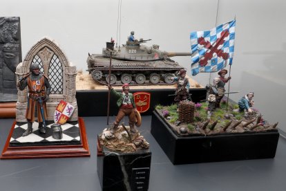 El Ateneo de Palencia acoge una exposición de miniaturas de la Asociación de Miniaturistas Asociados Palentinos que cumple 25 años dedicados al modelismo a escala
