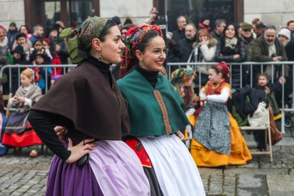 La actividad congregó a decenas de burgaleses en la plaza de La Flora.