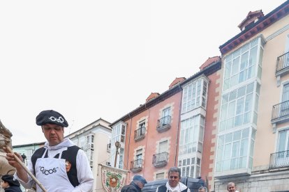 La actividad congregó a decenas de burgaleses en la plaza de La Flora.