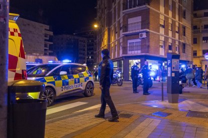 Fallece una niña al precipitarse por una ventana en la Calle Valencia.