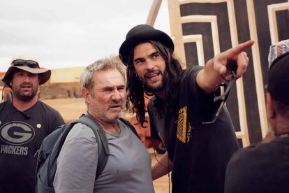 Sergi López y Oliver Laxe, en el rodaje de 'Sirat', que tiene 11 nominaciones.