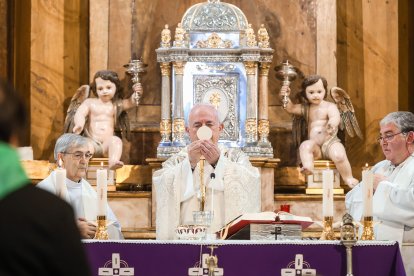 Instante de la fiesta de la cecina en conmemoración a San Pedro de Antioquía.