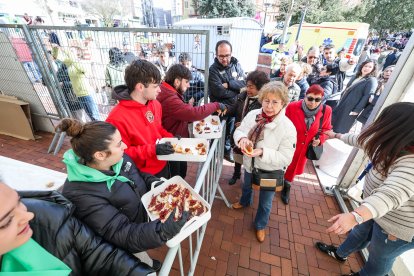 Instante de la fiesta de la cecina en conmemoración a San Pedro de Antioquía.